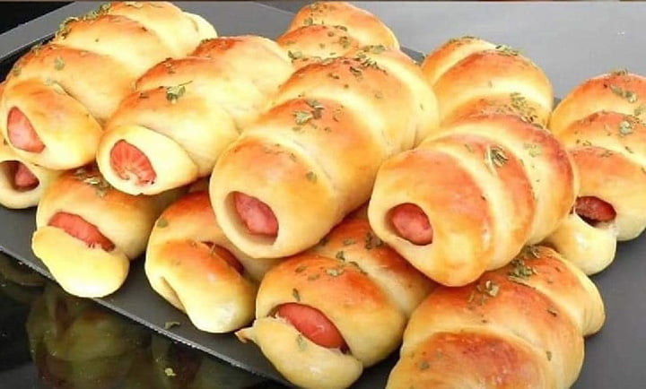 PANECILLOS RELLENO DE SALCHICHA Y QUESO PZ TEQUEÑO